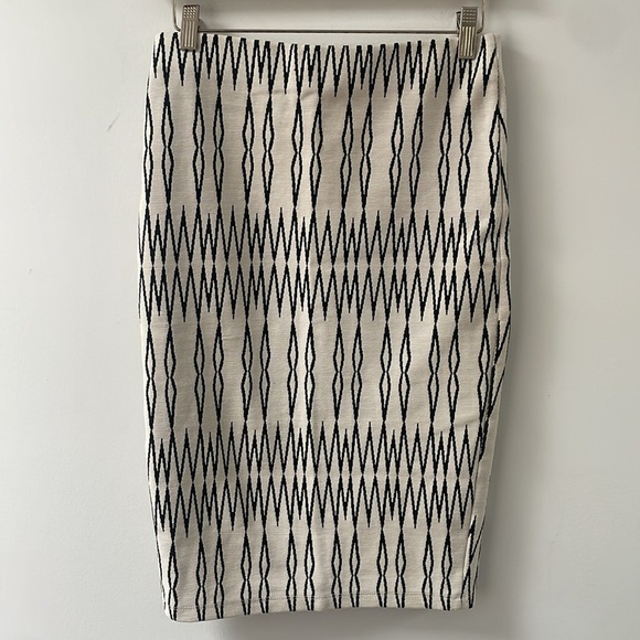 Zara Midi Pencil Skirt Boho Tribal Aztec Print Ivory Black Stretchy Cotton S - Picture 2 of 8